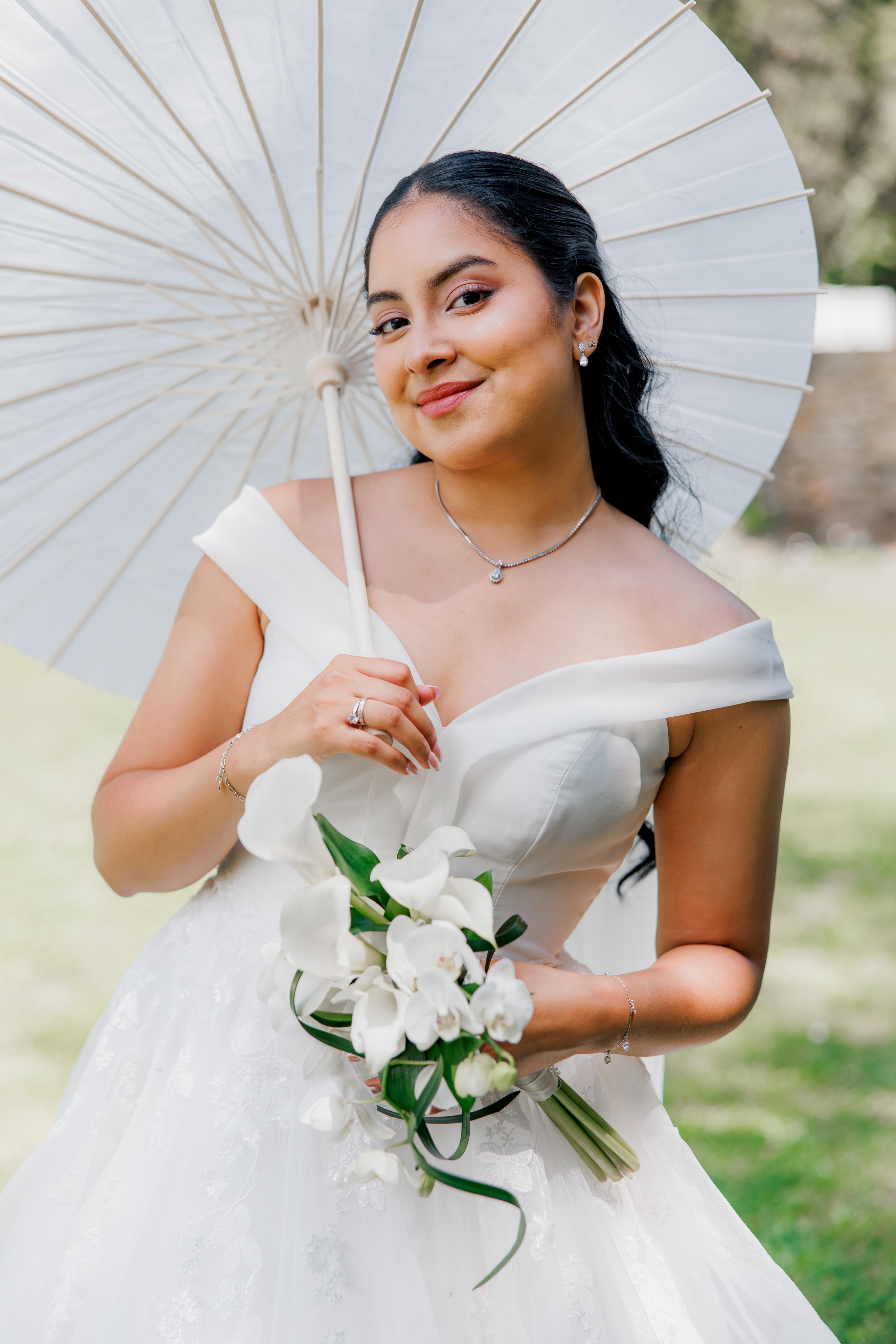 Maquillaje de novia natural con sombrilla — Daar MUA Barcelona