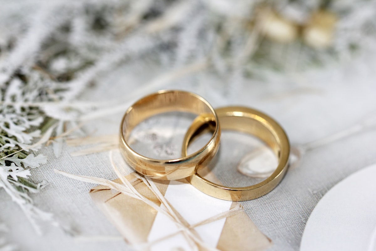 Cuándo reservar maquilladora para tu boda: timeline mes a mes